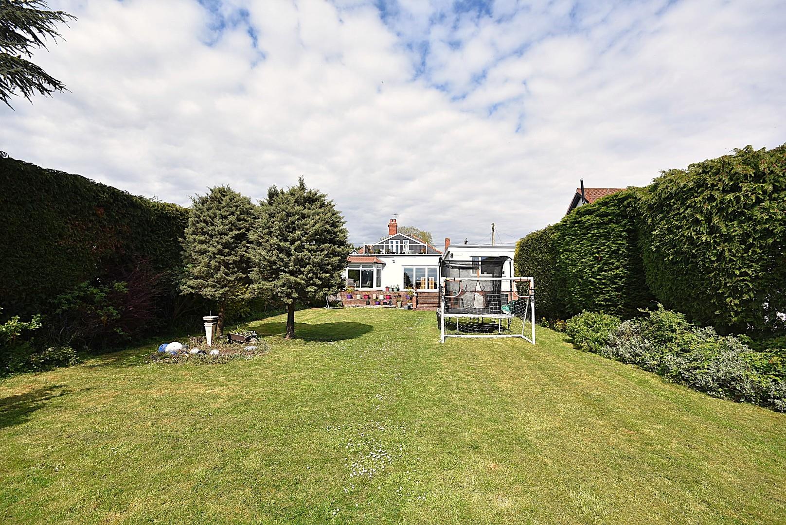 76 South Road, Sully, CF64 5SL